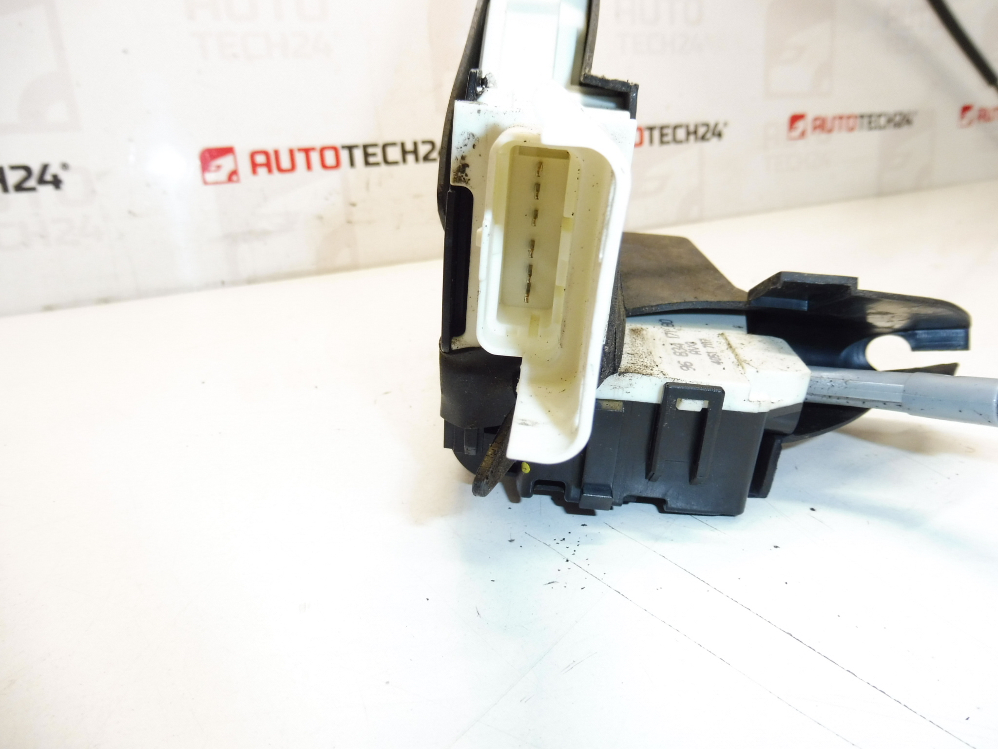 Zámek levých dveří Citroën C4 3 dvéř 9660700780 9683418180 - Obrázek 2