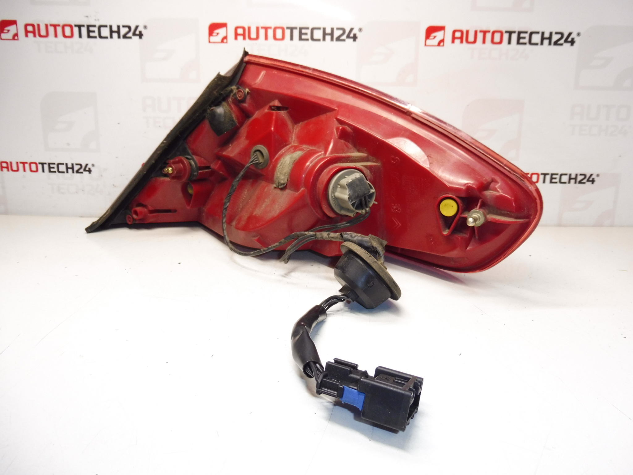 Zadní levá lampa Peugeot 307 CC 714025600761 6350S3 6350X4 - Obrázek 2
