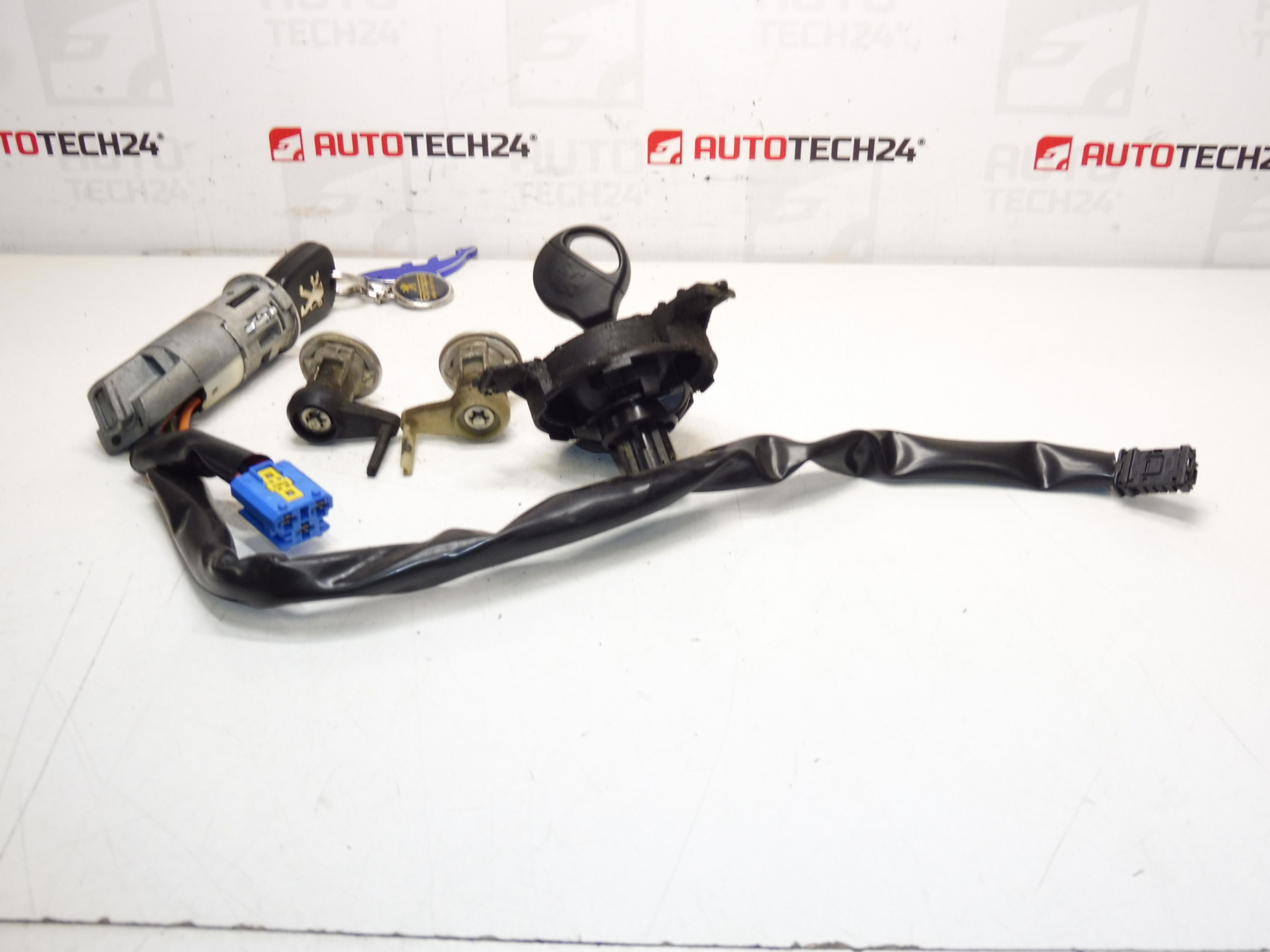 Sada zámků Peugeot 206 2 klíče 1692330580 4162NR 4162Z1 - Obrázek 2