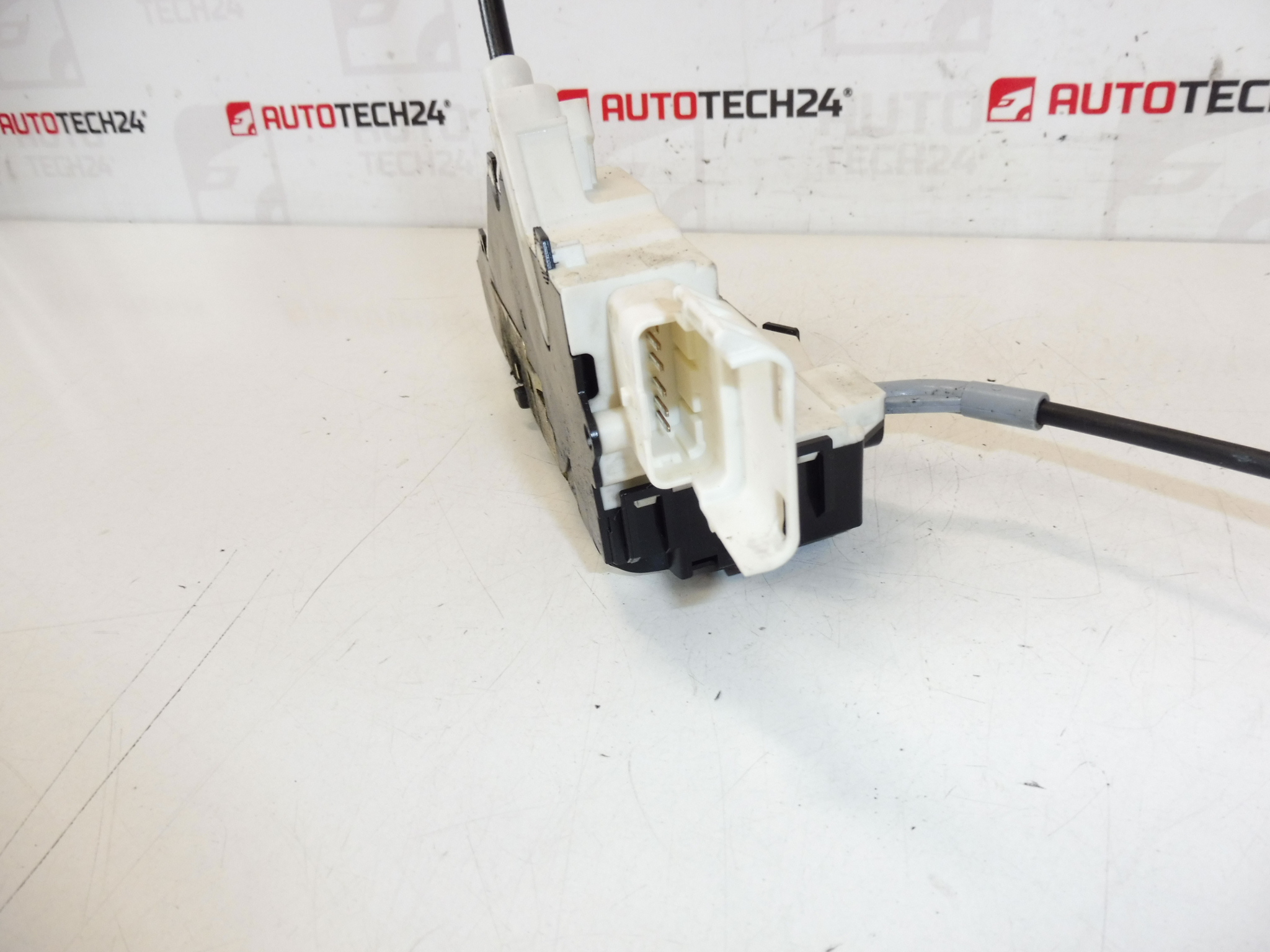Zámek levých předních dveří Citroën C4 9660699880 9135R0 - Obrázek 2