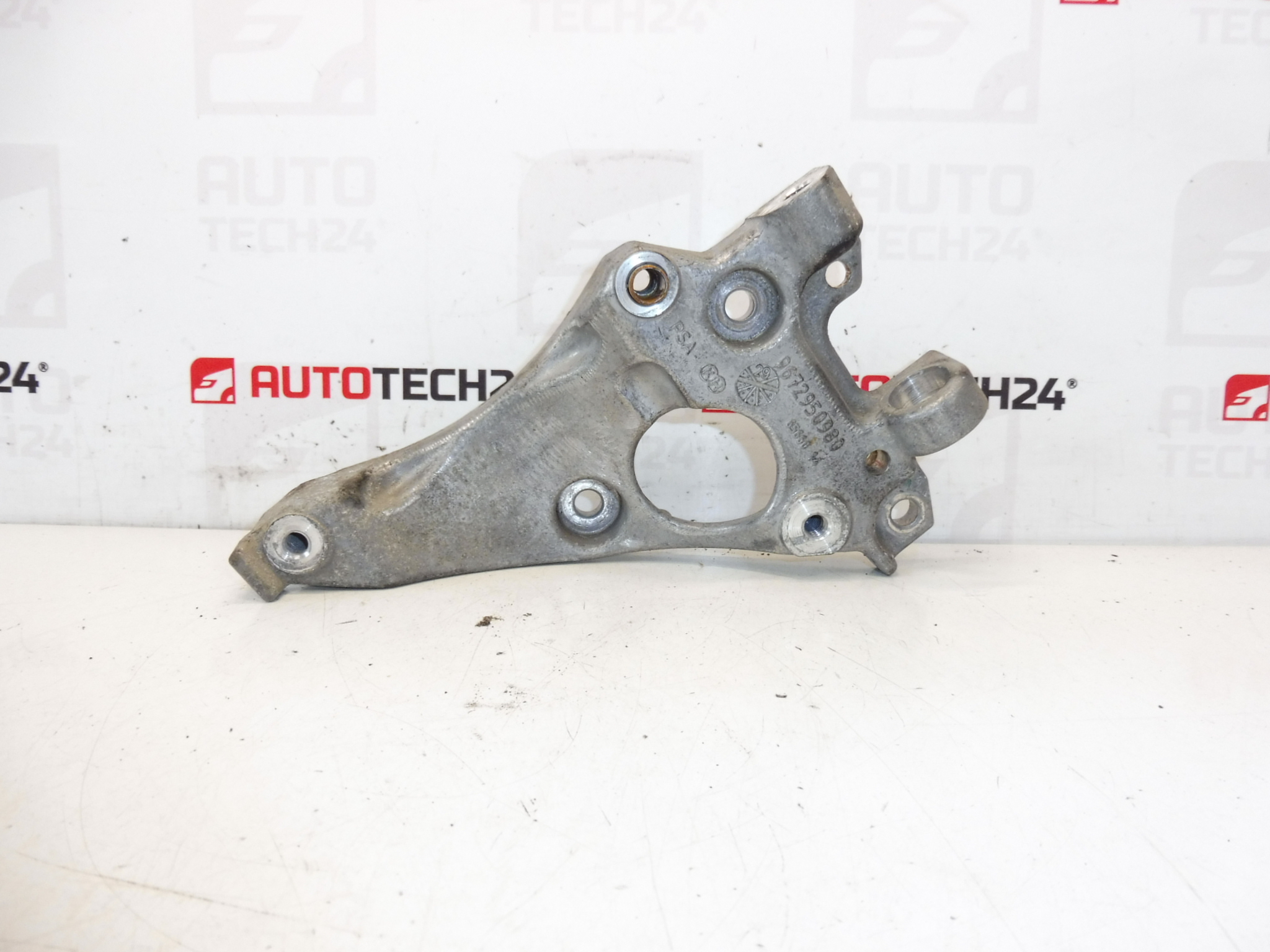 Držák klimakompresoru Citroën Peugeot 1.6 eHDI 9672950980 6453NS