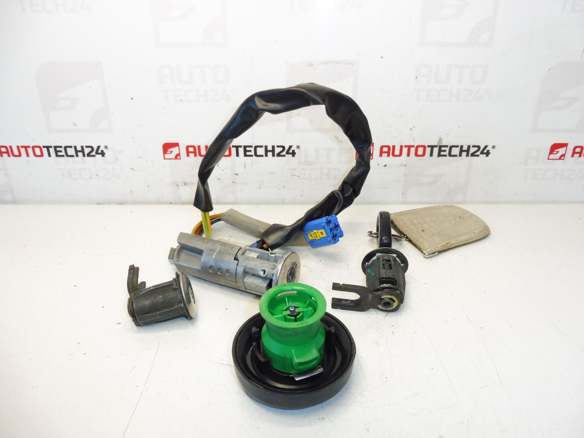 Sada zámků jeden klíč Citroën Xsara Picasso 4162HK 4162CJ