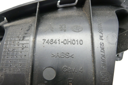 Vnitřní pravé madlo Citroën C1 Peugeot 107 bílé 74645-0H010 74641-0H010