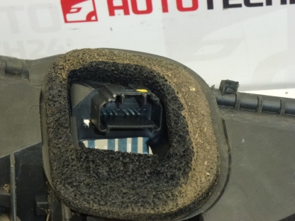 Patice žárovek levé zadní lampy Citroën C1 Peugeot 107