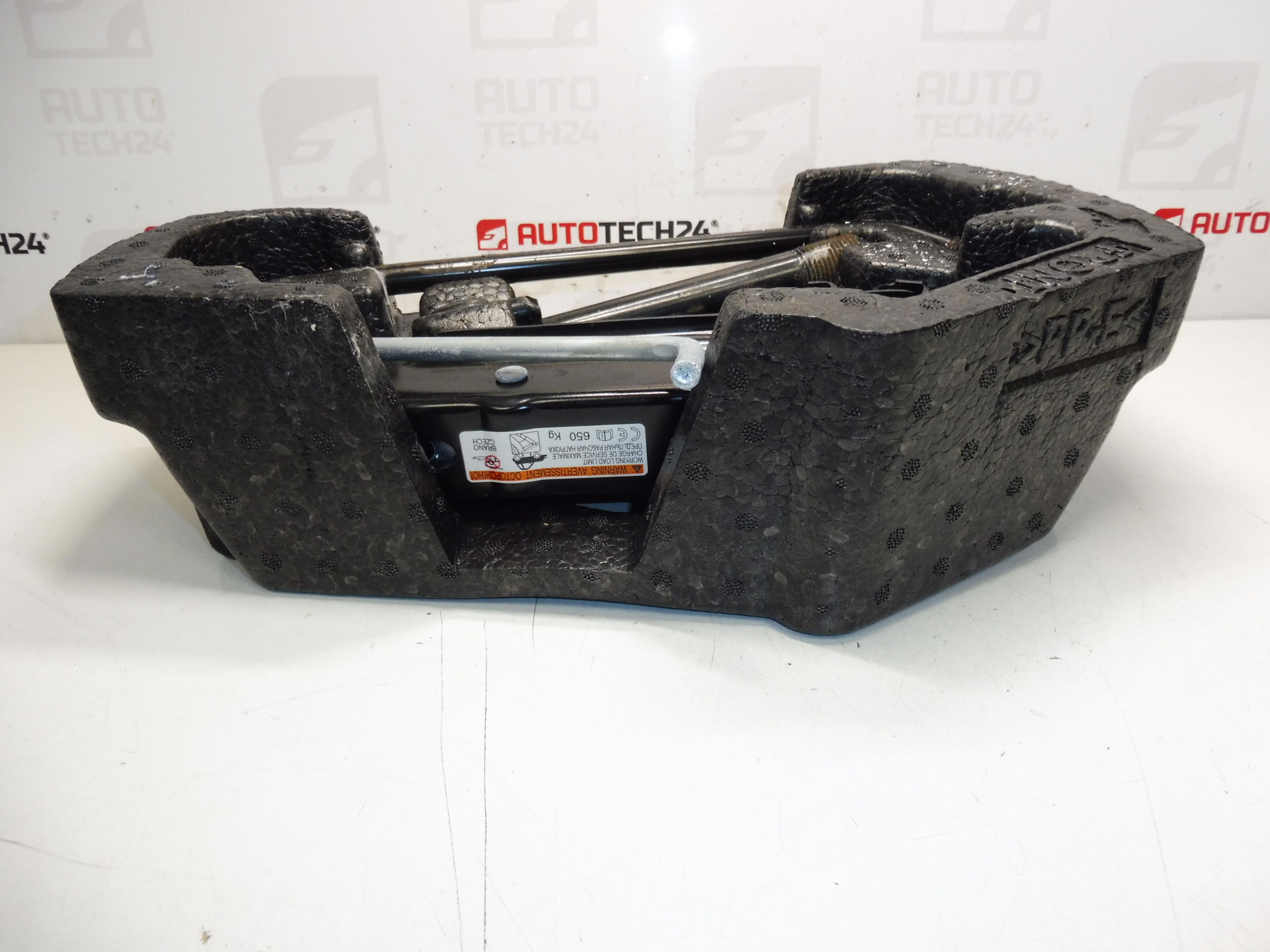 Nářadí, hever, klíč, tažné oko Citroën C1 Peugeot 108 Toyota Aygo od 2015 - Obrázek 2