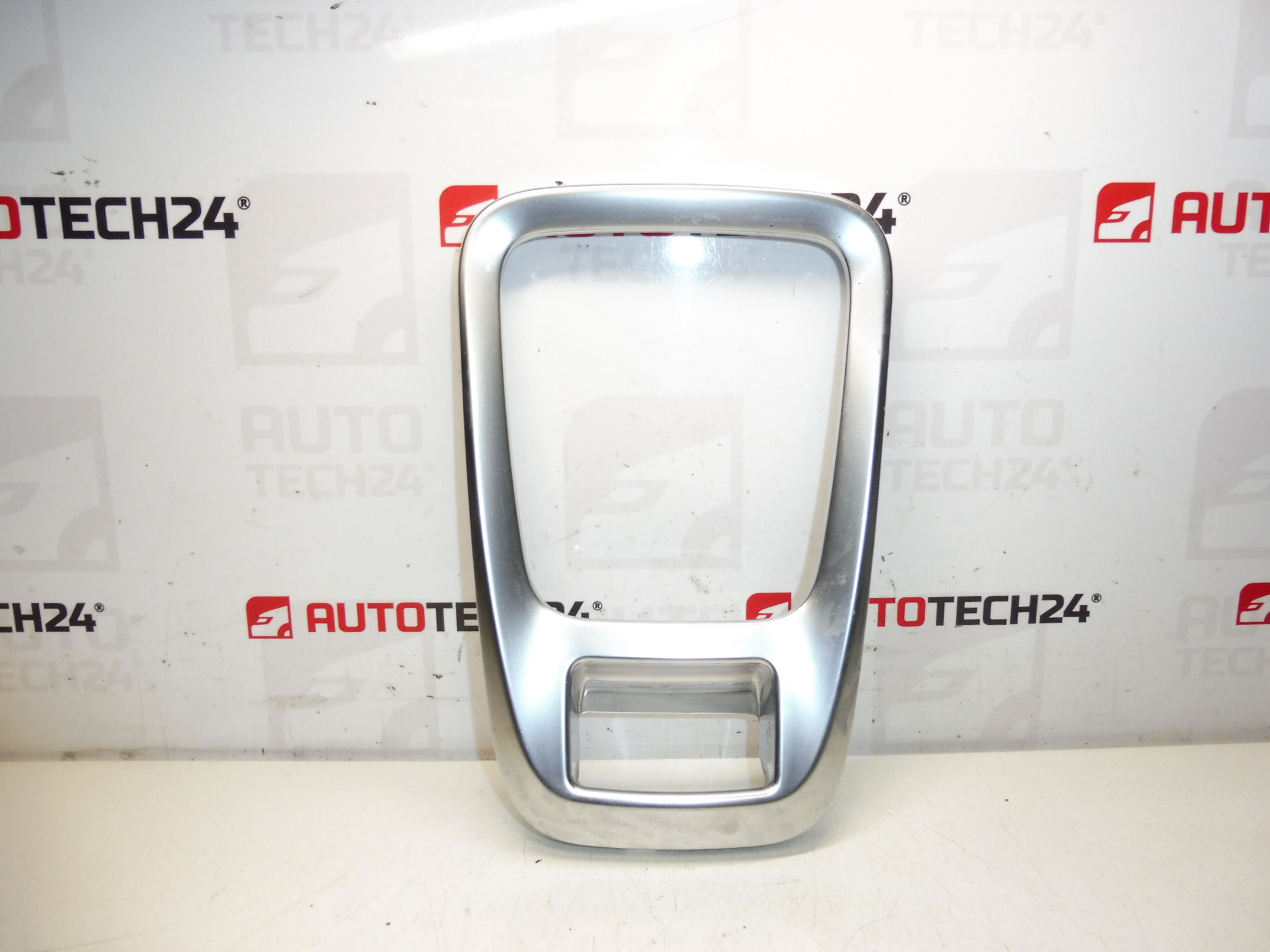 Okrasný kryt řadící páky Peugeot 3008 5008 9685474977 7591L9