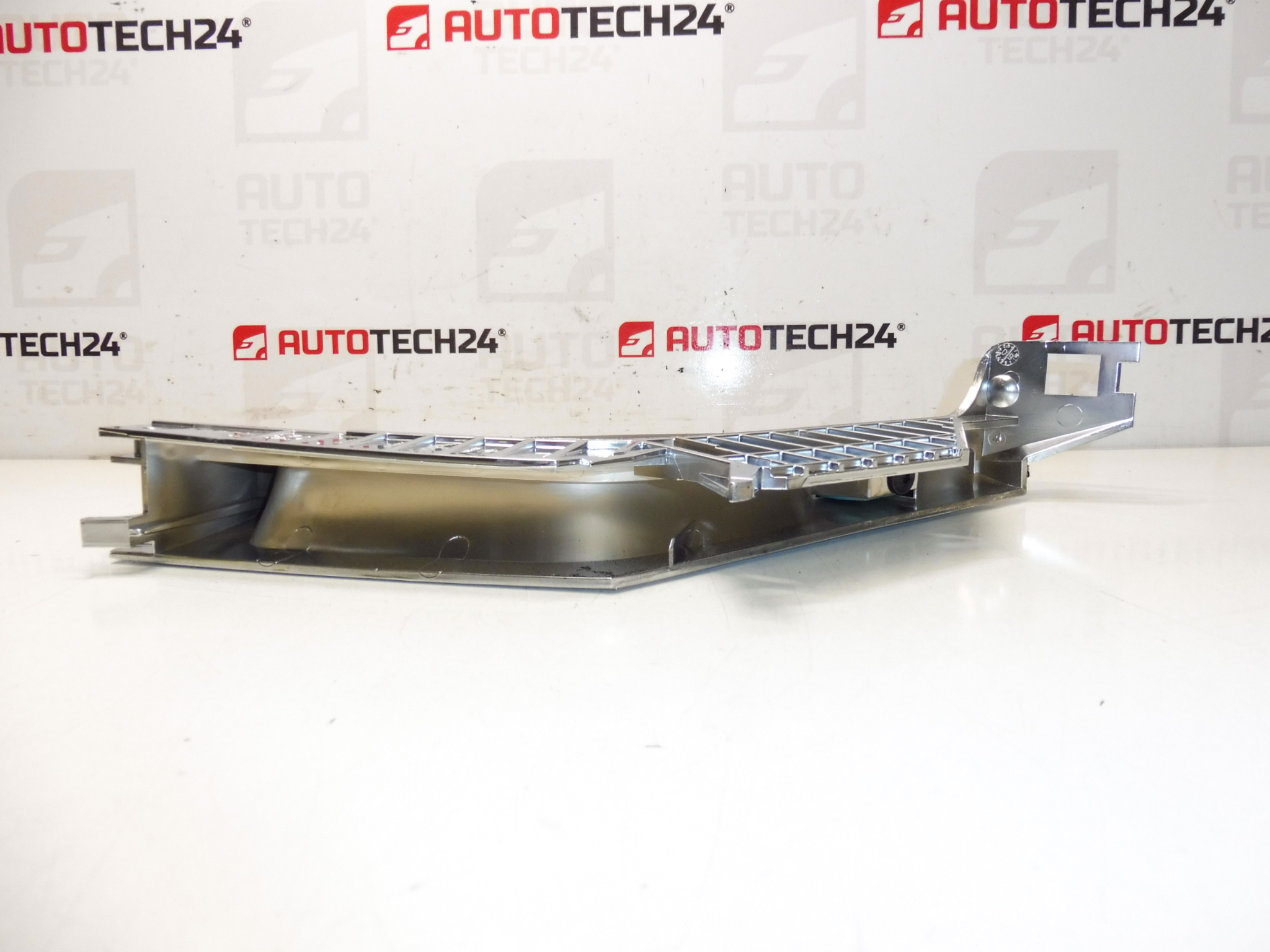 Madlo palubní desky Peugeot 3008 5008 9685077677 823186 - Obrázek 2