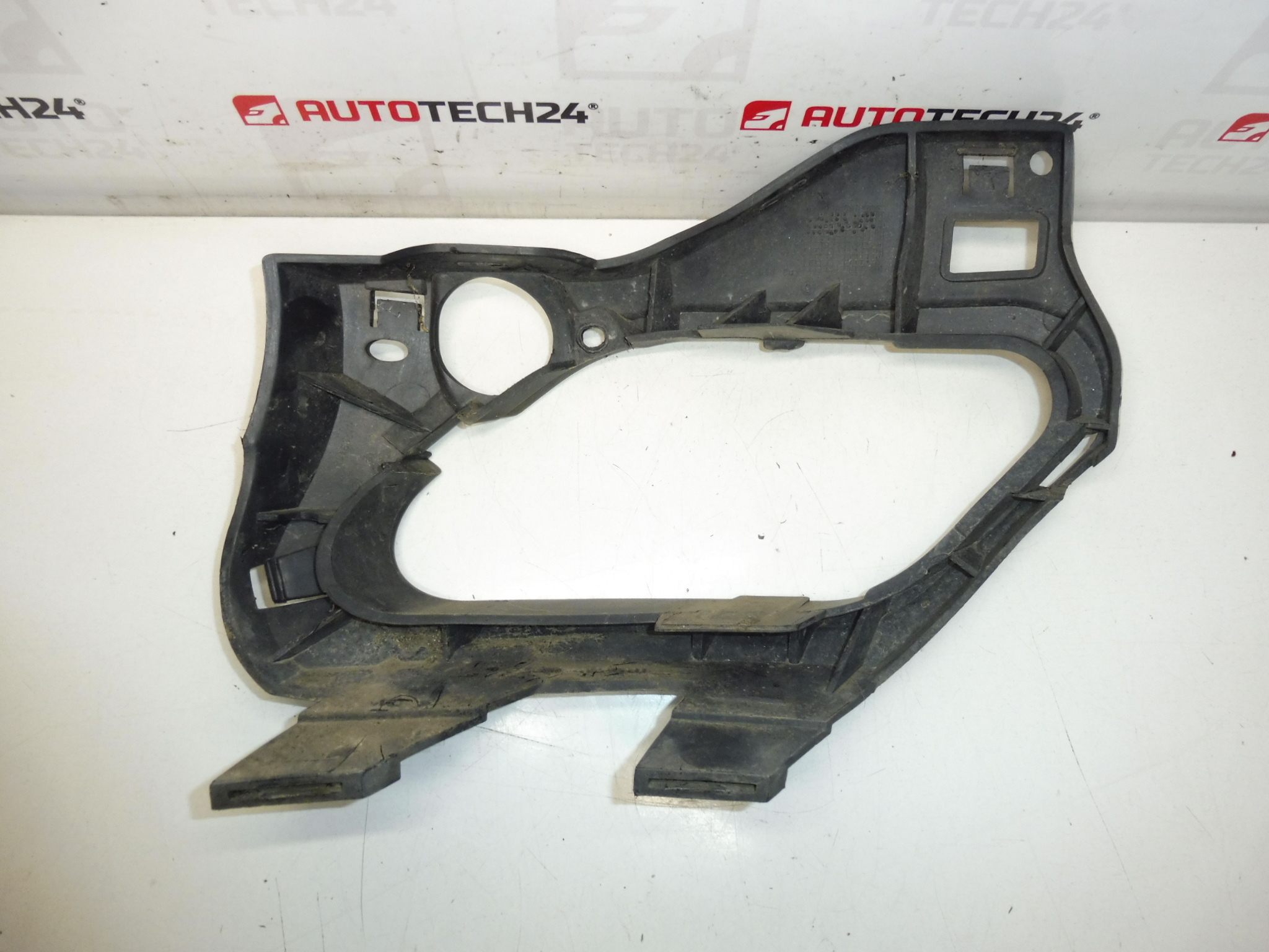 Rámeček pravé zadní mlhovky Citroën C4 Coupe 7414KE - Obrázek 2