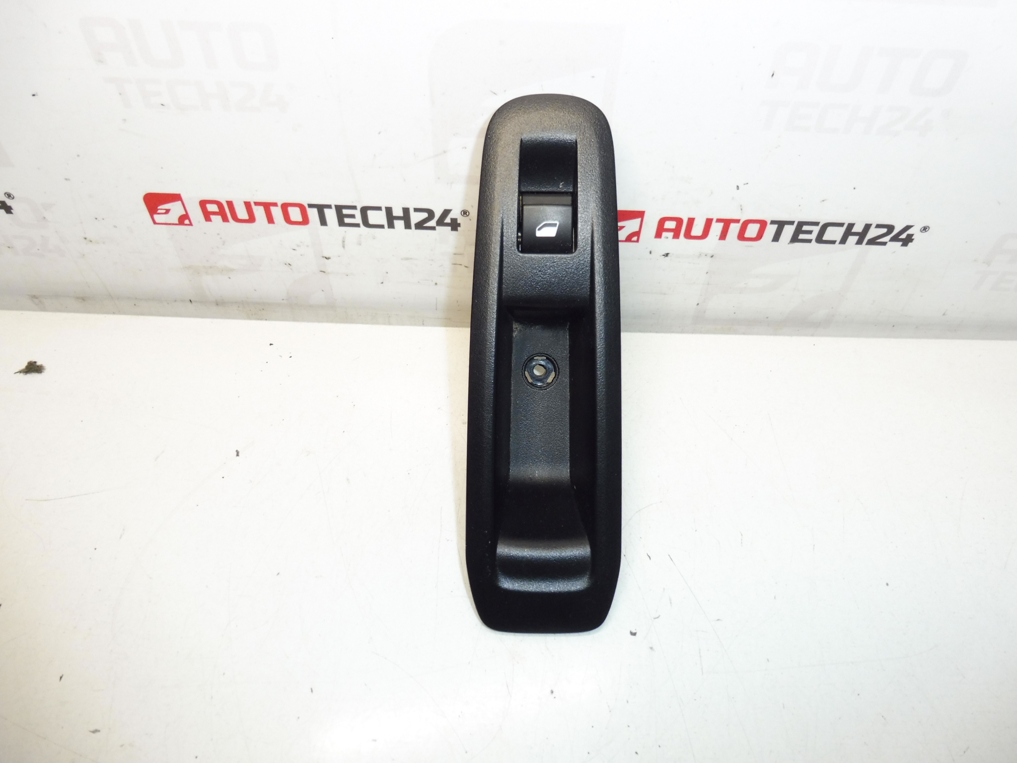 Ovladač okna spolujezdce Peugeot 308 T9 96762292ZD rámeček 98217900ZD