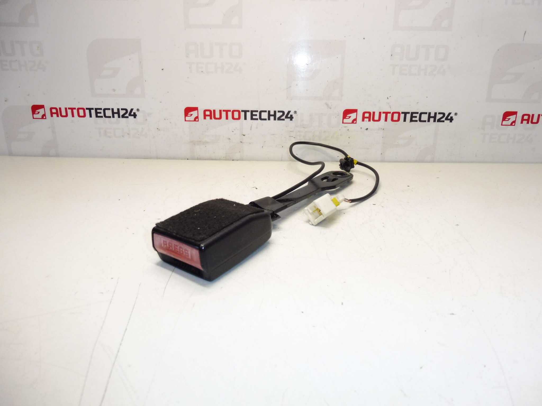 Držák zámku pasu spolujezdce Peugeot 407 8975P6 8975AS