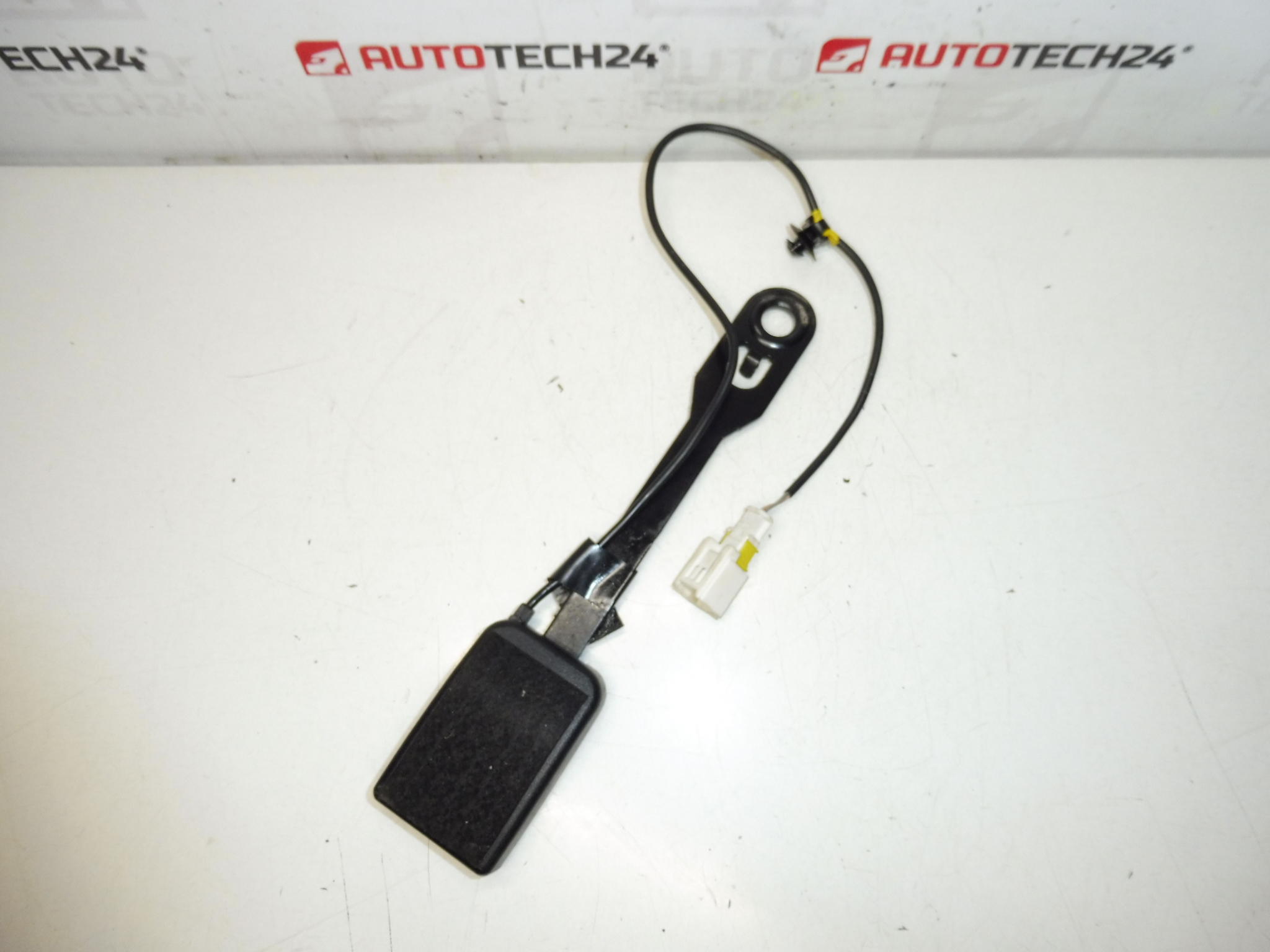 Držák zámku pasu spolujezdce Peugeot 407 8975P6 8975AS - Obrázek 2