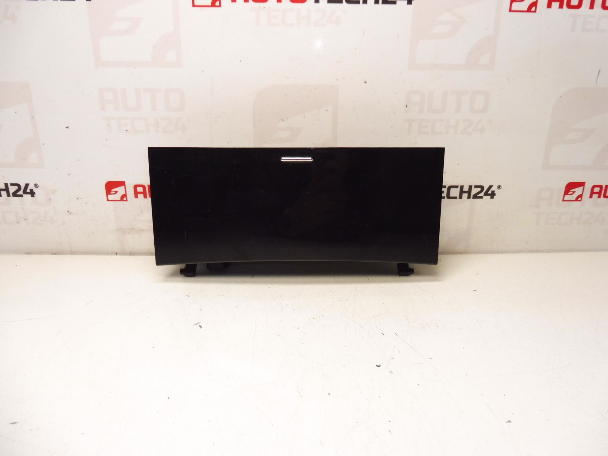 Popelník palubní desky Peugeot 407 8231NW