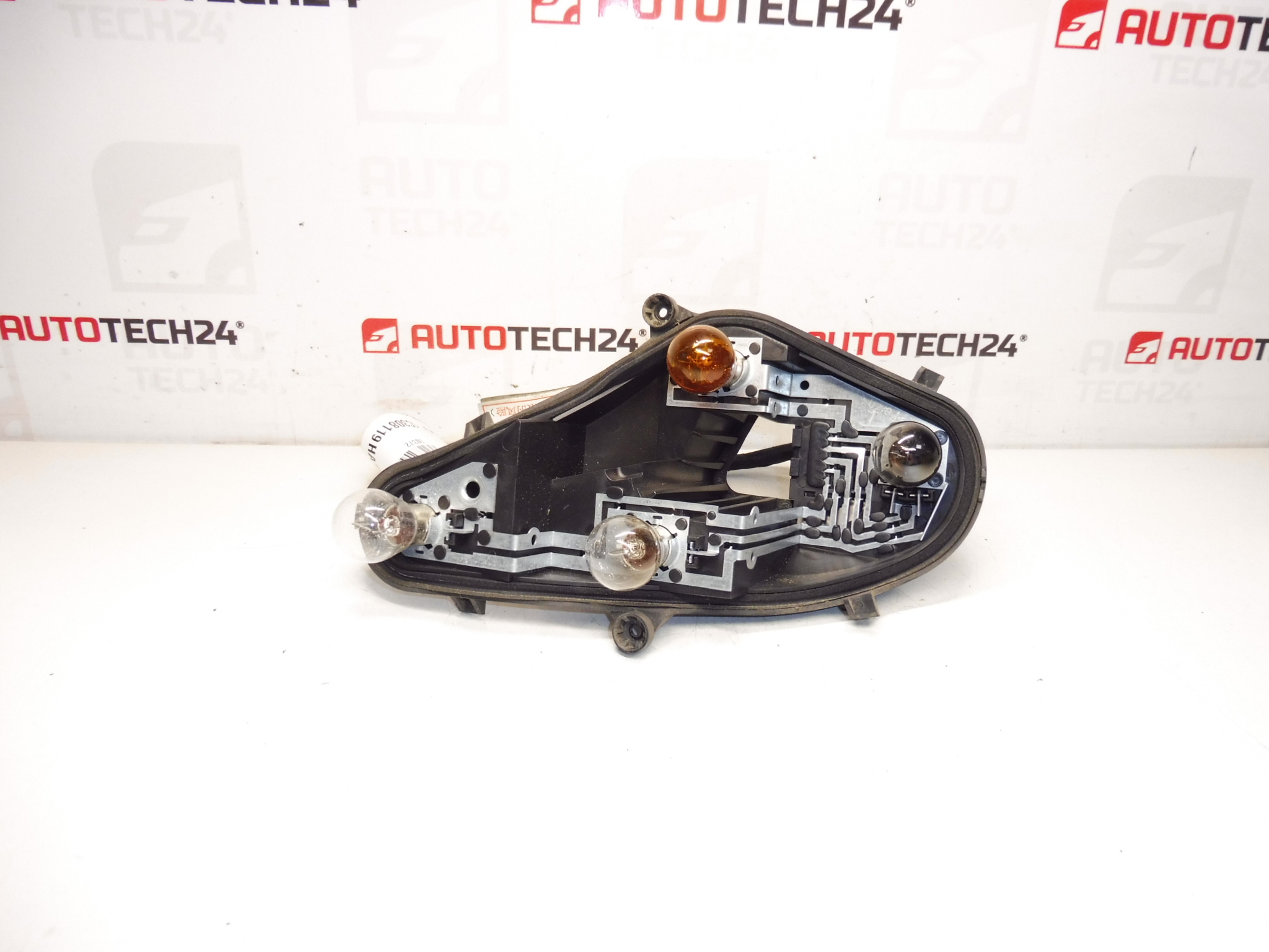 Patice levé zadní světlo vnější Citroën C4 II 6350KS