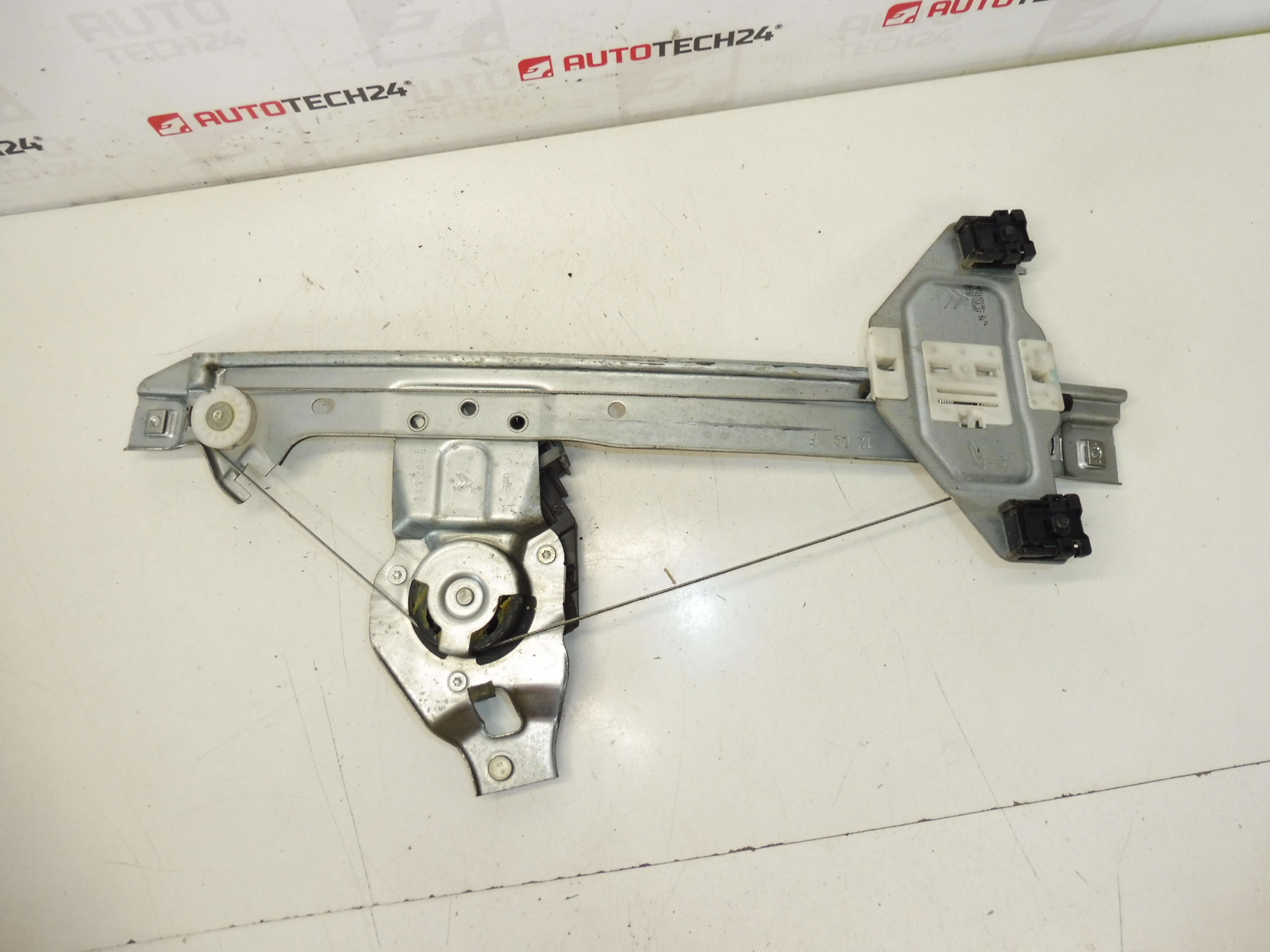 Mechanismus pravého zadního stahování okna Citroën C3 II A51 9224G3 - Obrázek 2