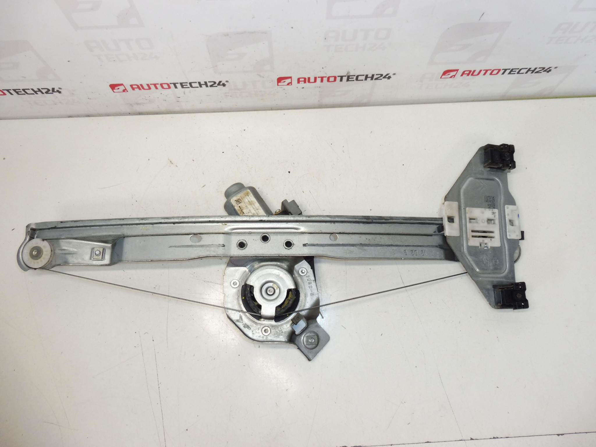 Mechanismus pravého předního stahování okna Citroën C3 II A51 9222FQ - Obrázek 2