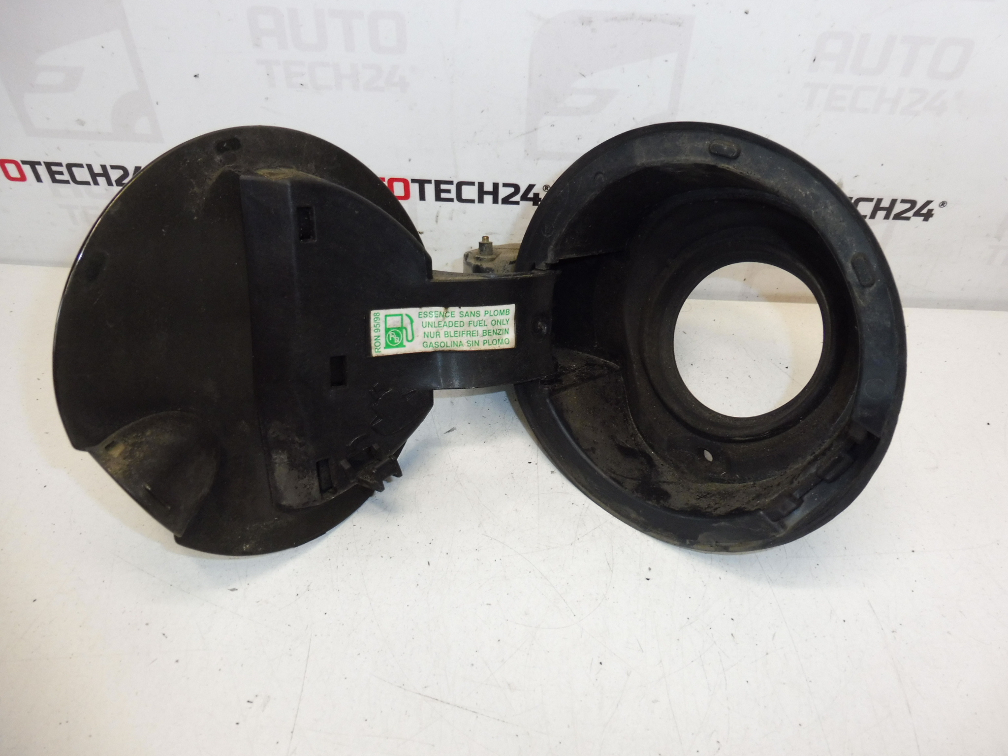 Víko plnícího hrdla paliva KDK Citroën C3 II A51 1517H3 - Obrázek 2