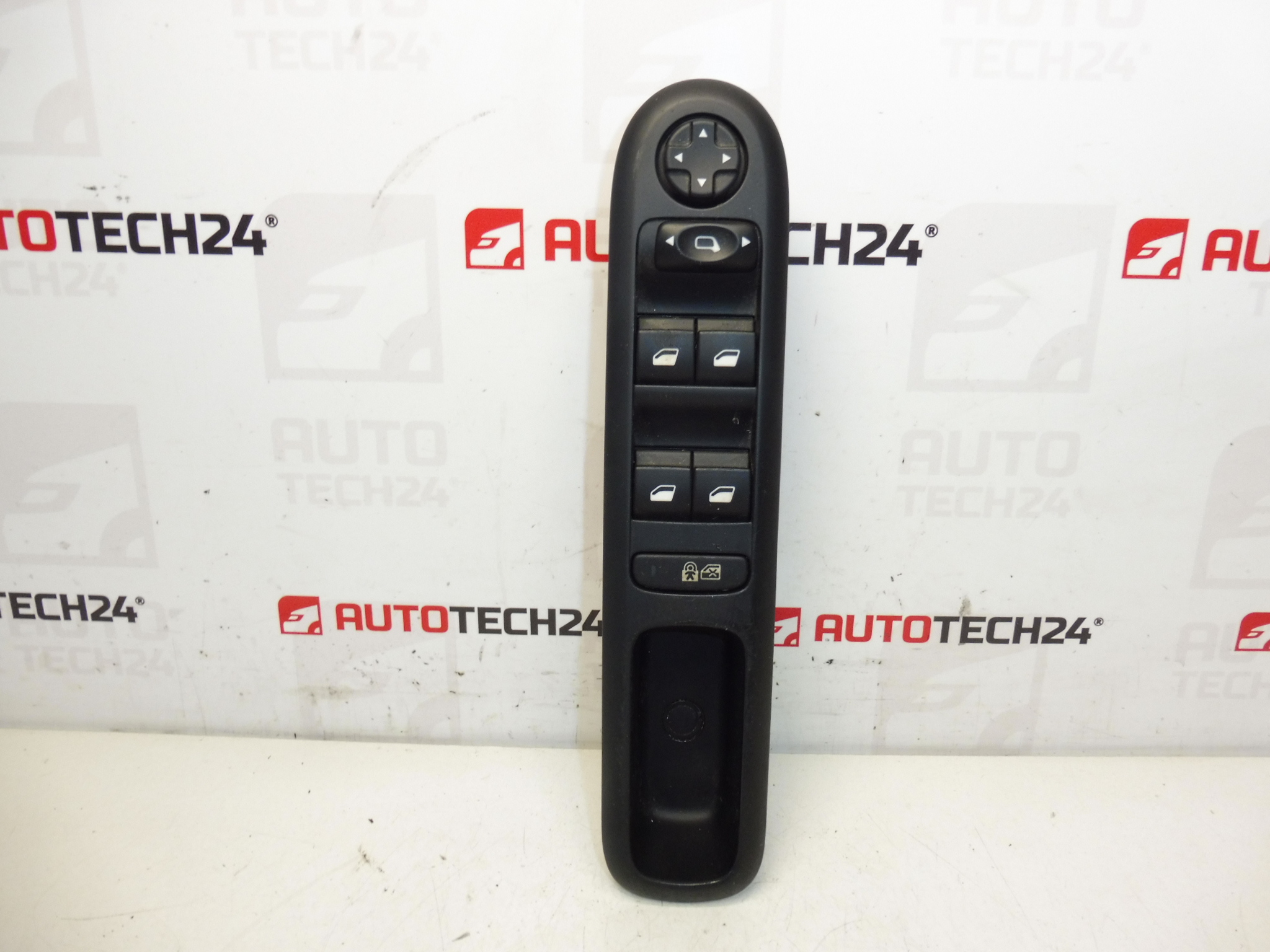 Ovladač oken a zrcátek Peugeot 3008 5008 96650620ZD 6490X5