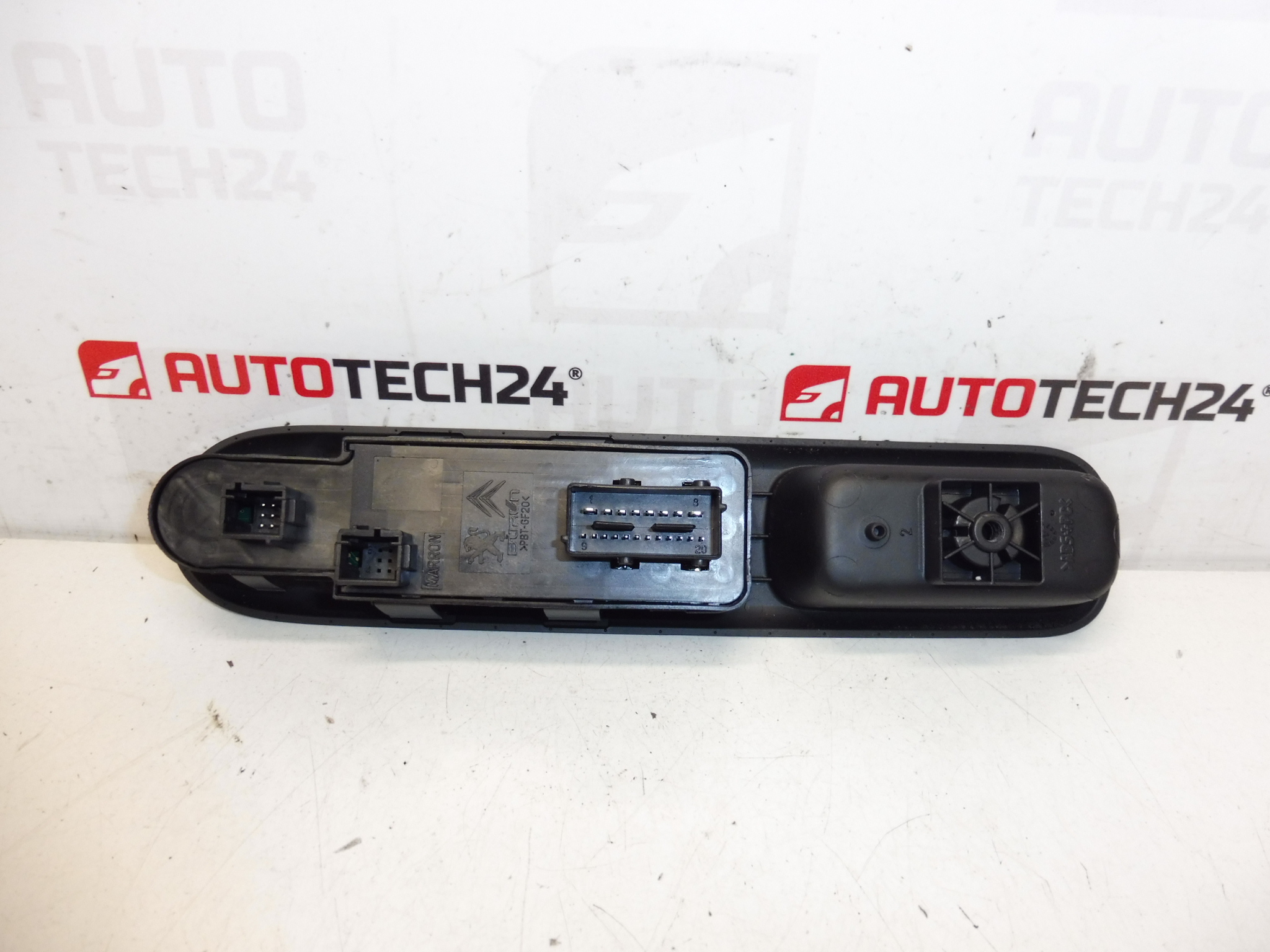 Ovladač oken a zrcátek Peugeot 3008 5008 96650620ZD 6490X5 - Obrázek 2