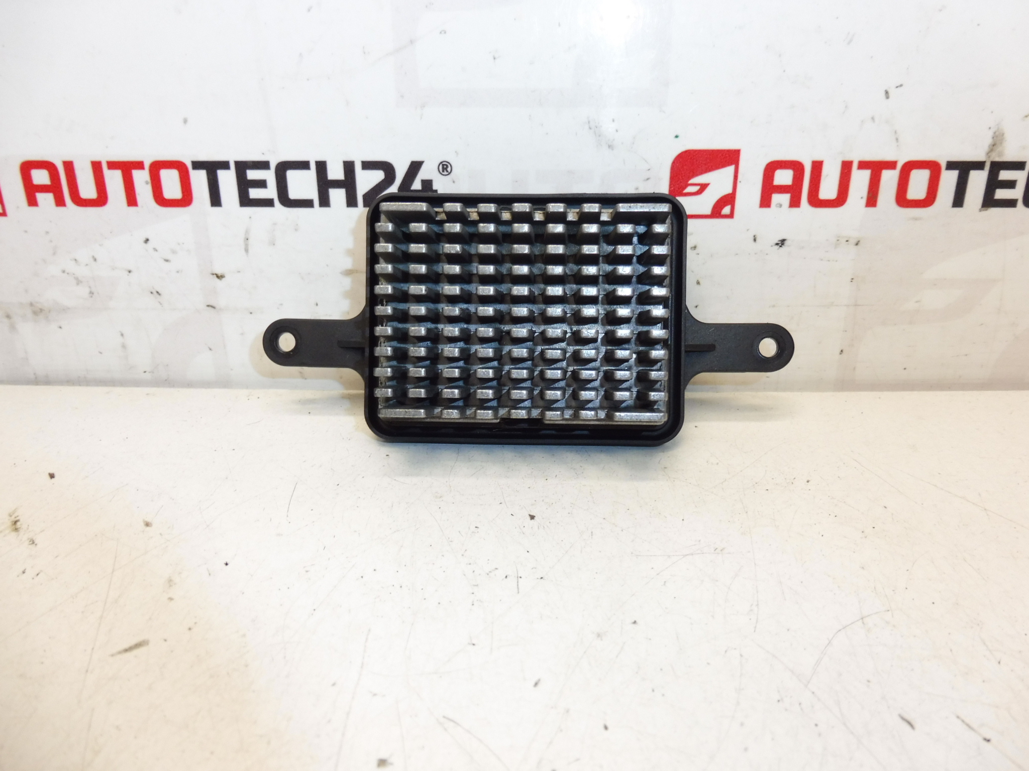 Ovládací modul ventilátoru topení Peugeot 3008 5008 P7708004 6441CQ