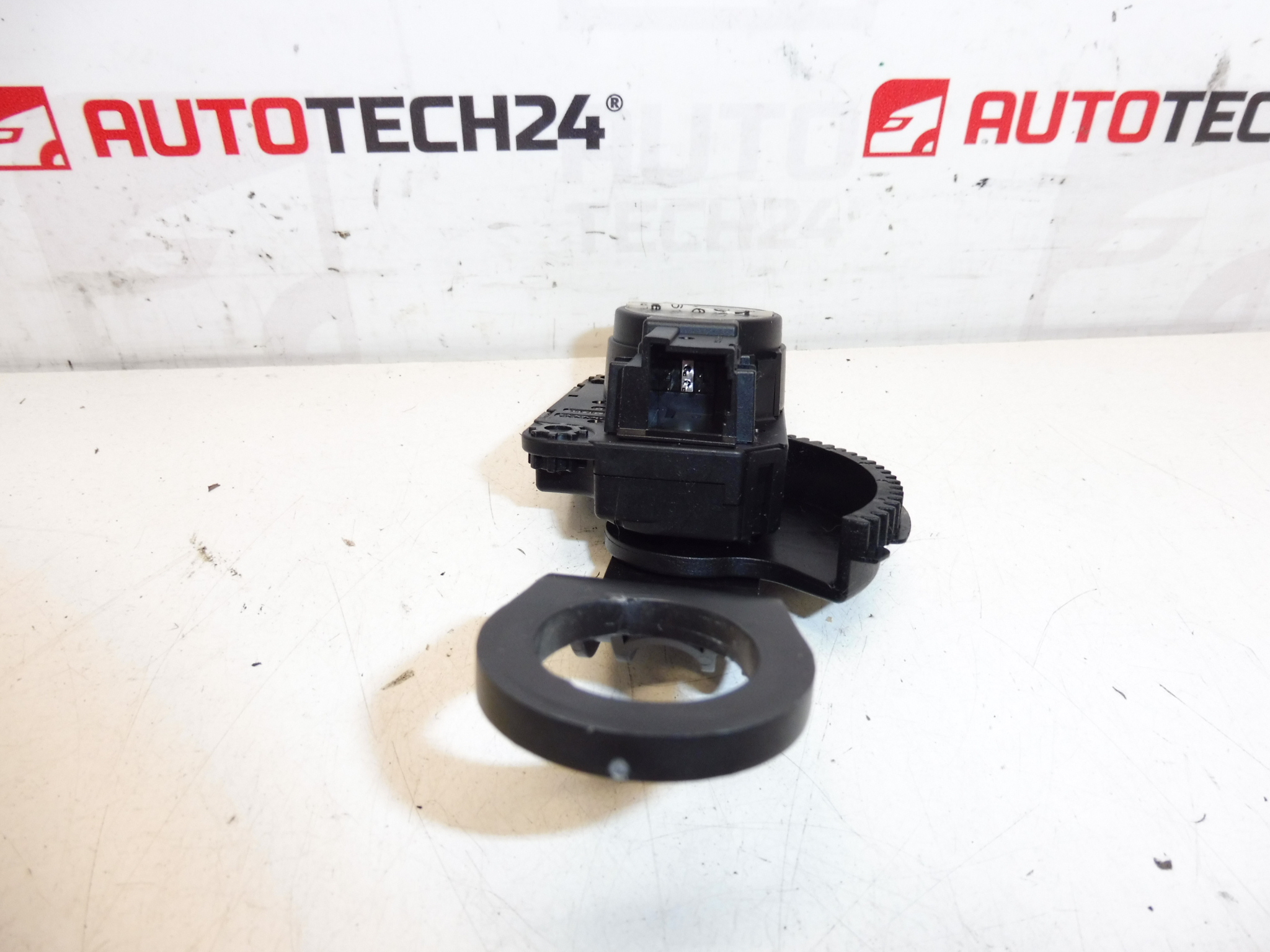 Servomotůrek topení BEHR Citroën Z5509001 28006148A 647998 - Obrázek 2