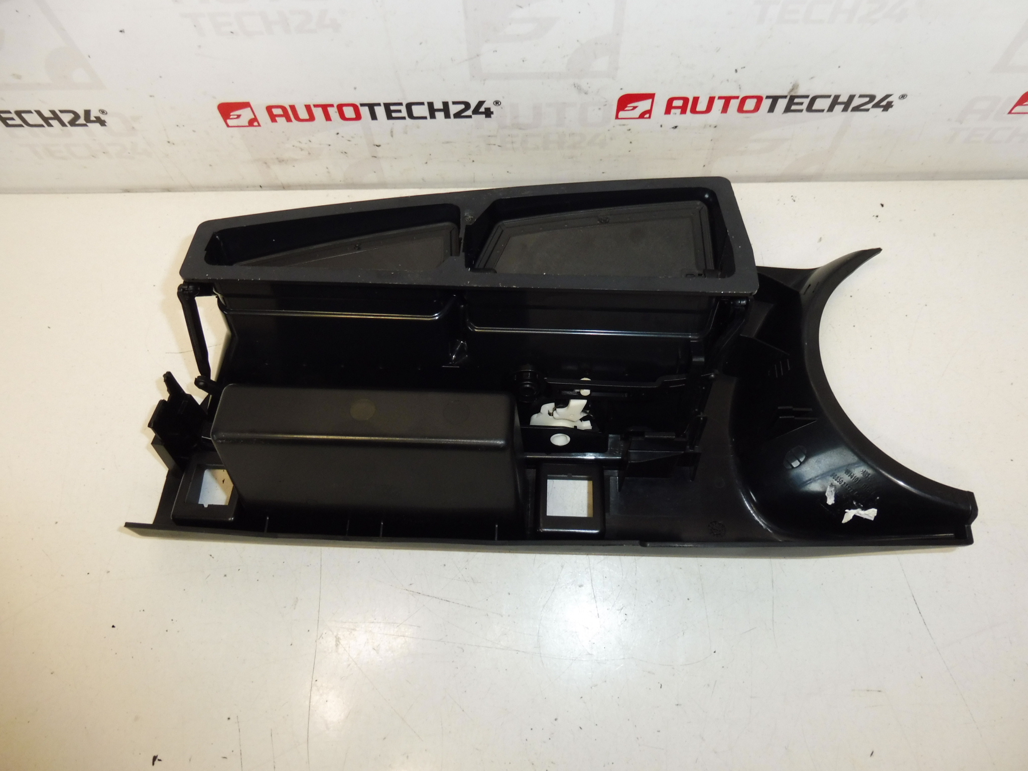 Středový panel Peugeot 3008 5008 823114 - Obrázek 2