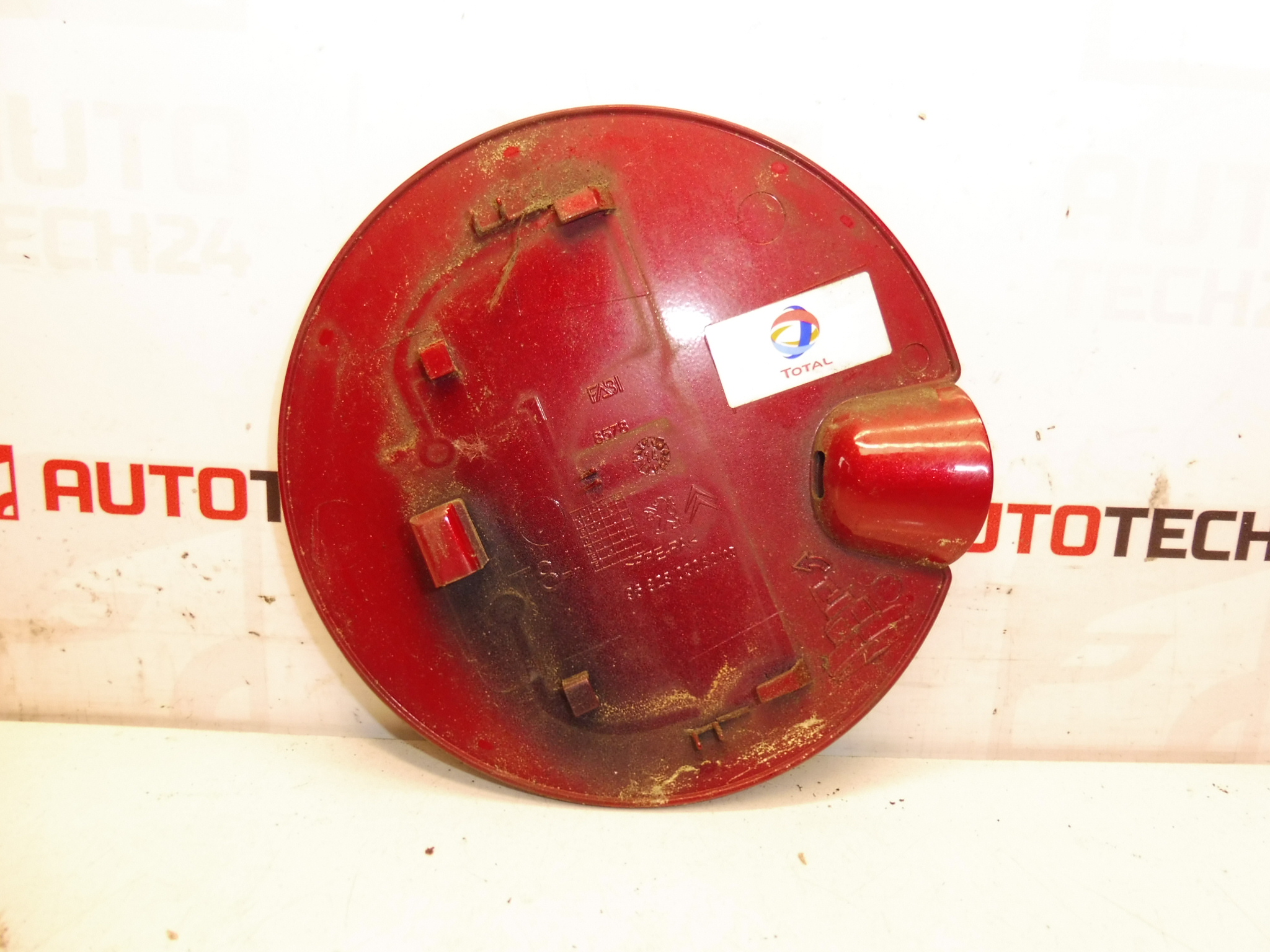 Kryt víčka nádrže EPYD Peugeot 3008 9682803080 1517G9 - Obrázek 2