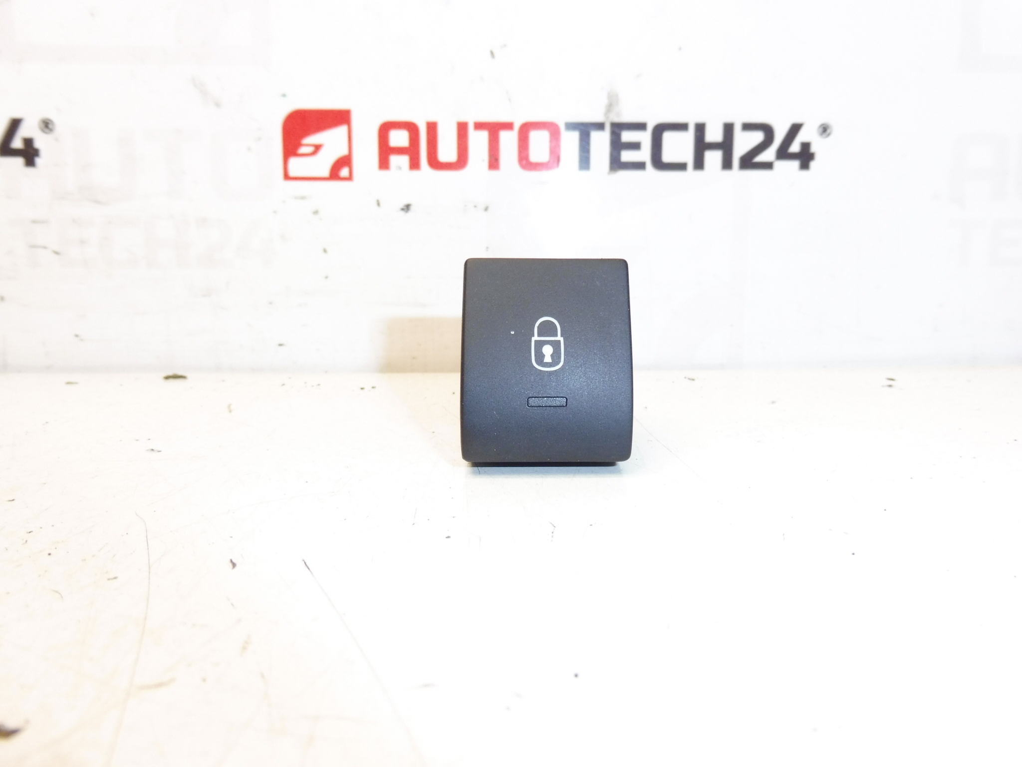 Ovladač centrálního zamykání Peugeot 3008 5008 96652390ZD 6490Z3
