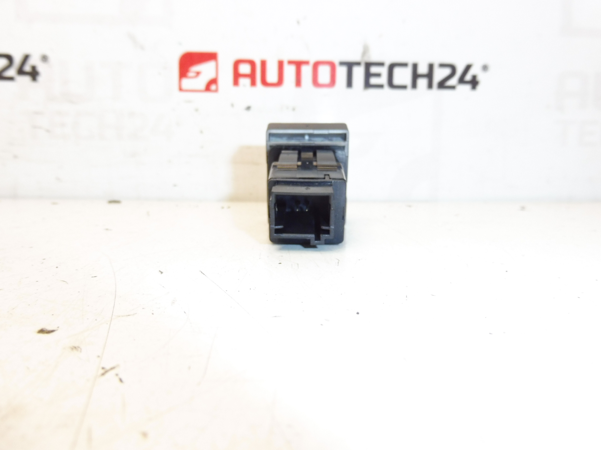 Ovladač centrálního zamykání Peugeot 3008 5008 96652390ZD 6490Z3 - Obrázek 2
