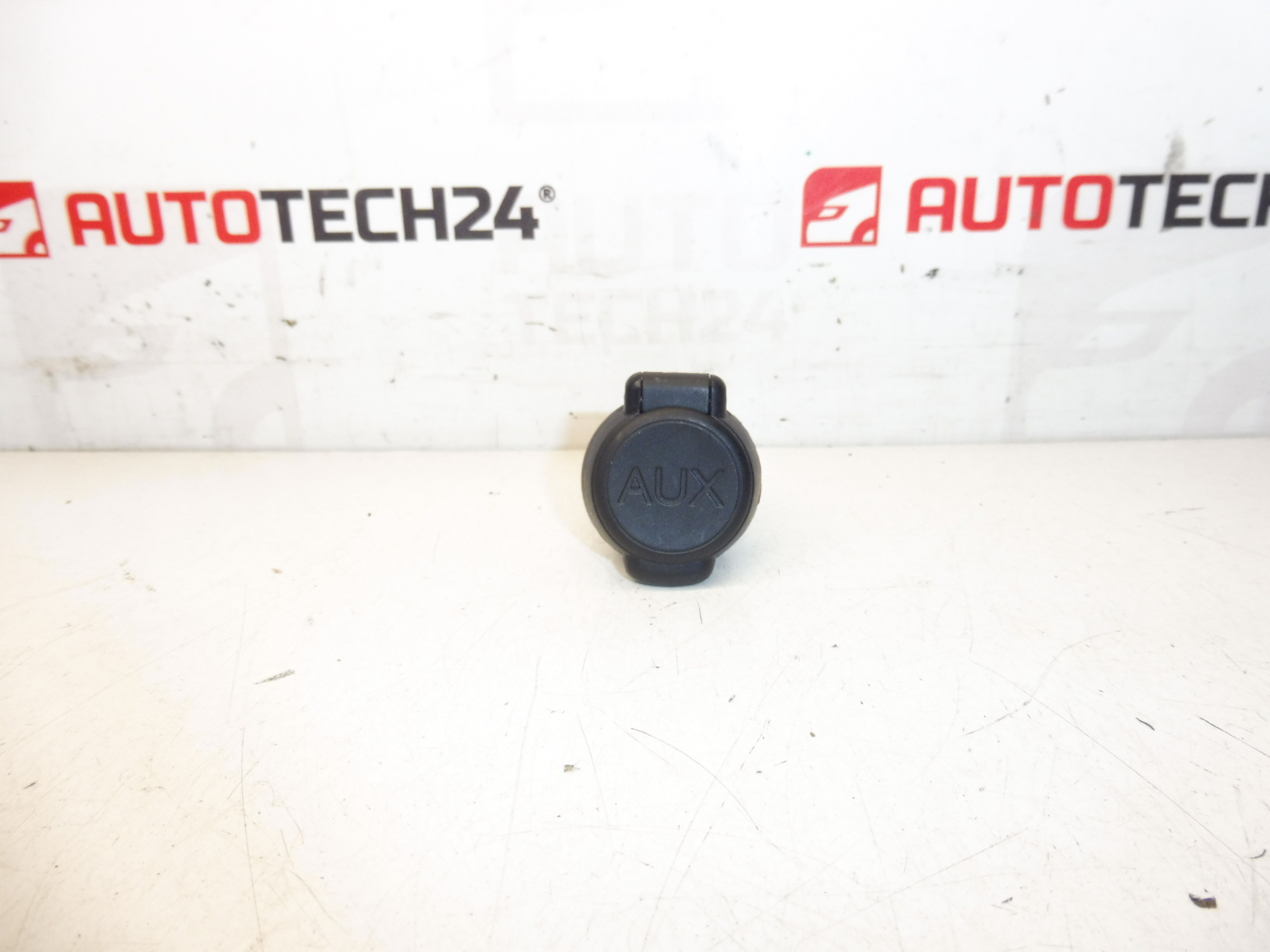 Zásuvka USB Citroën Peugeot 96645227ZD 6574JV