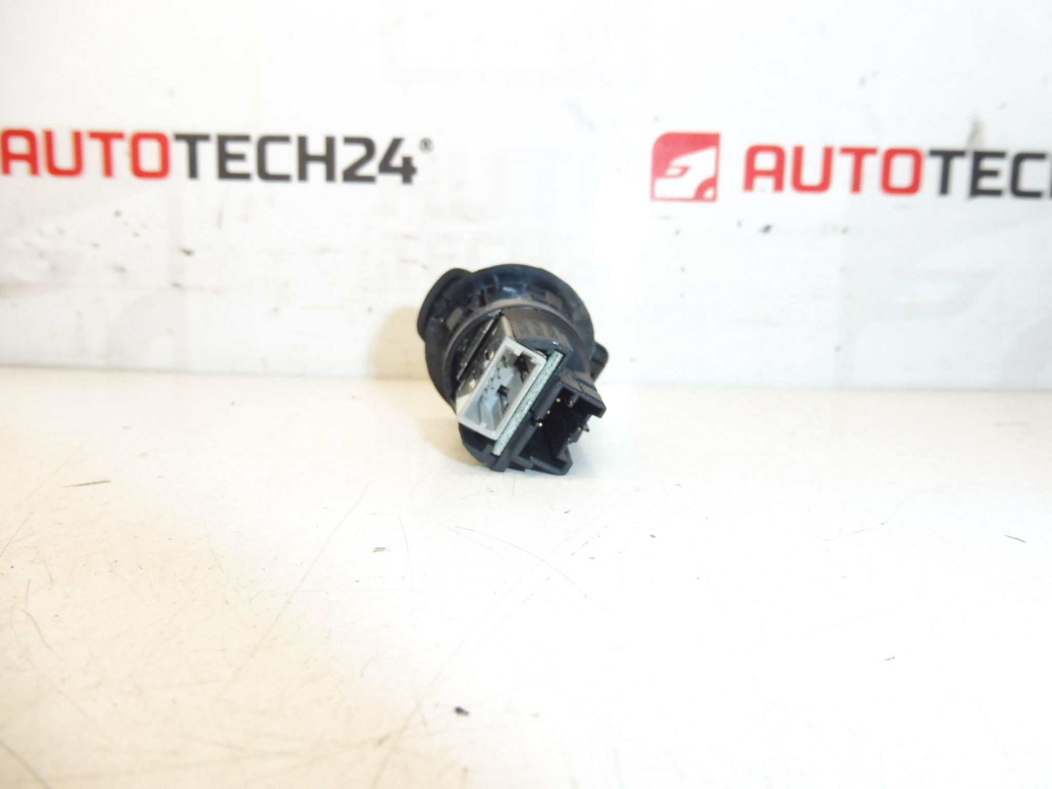Zásuvka USB Citroën Peugeot 96645227ZD 6574JV - Obrázek 2