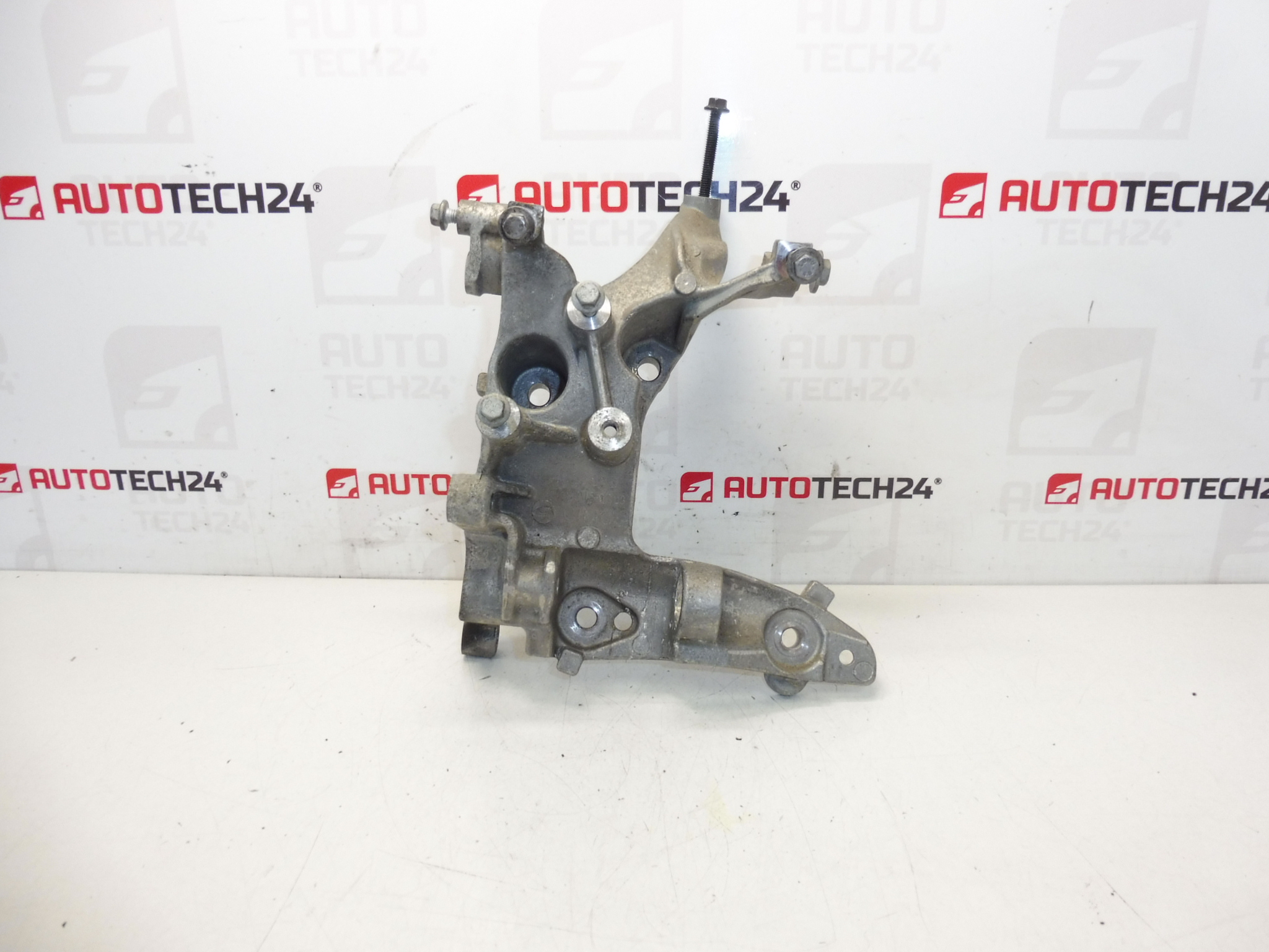 Držák alternátoru Citroën Peugeot 9684613880 5706N9