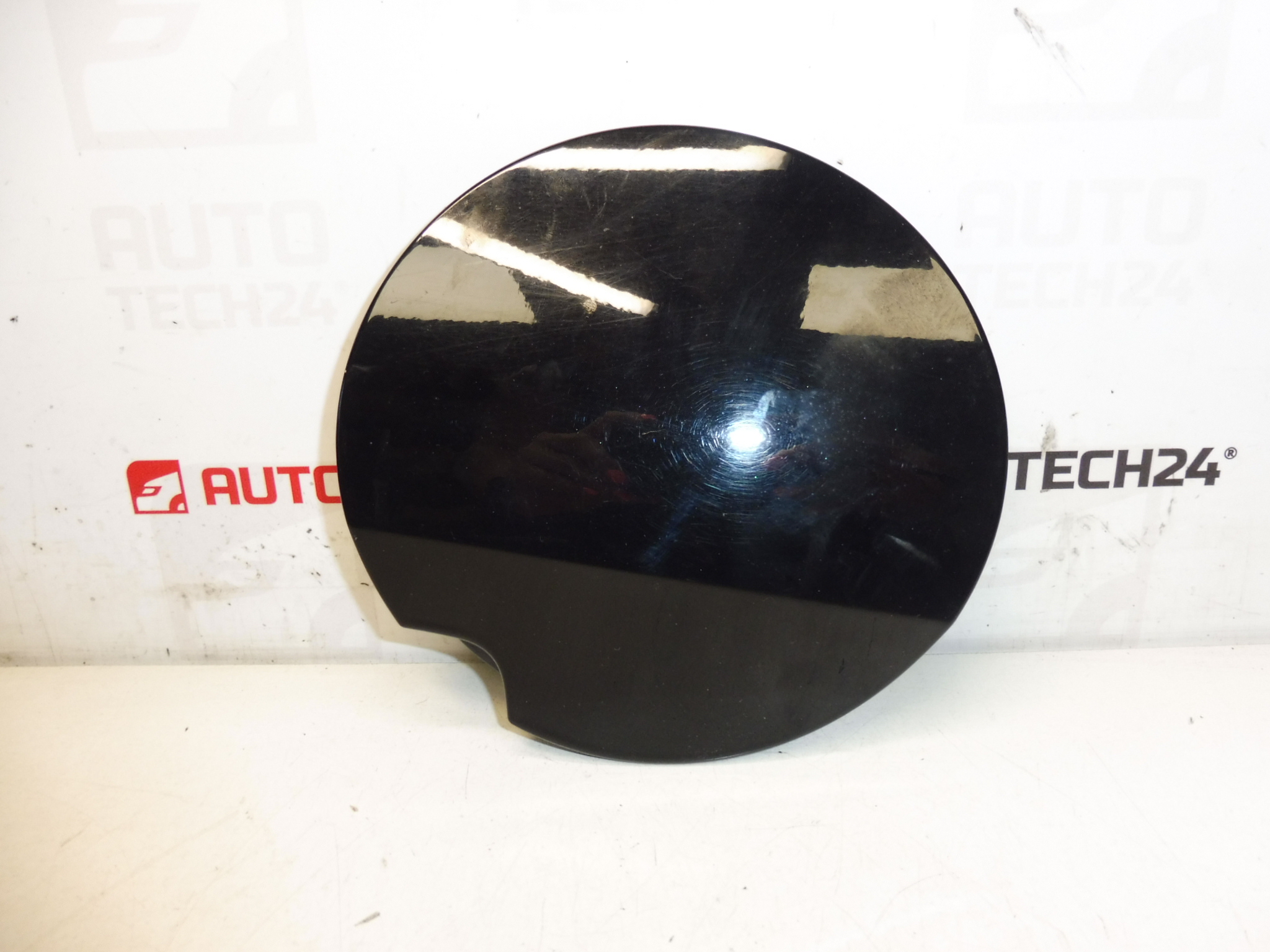 Víčko kryt nádrže KTVD Peugeot 308 9681632777 1517G5
