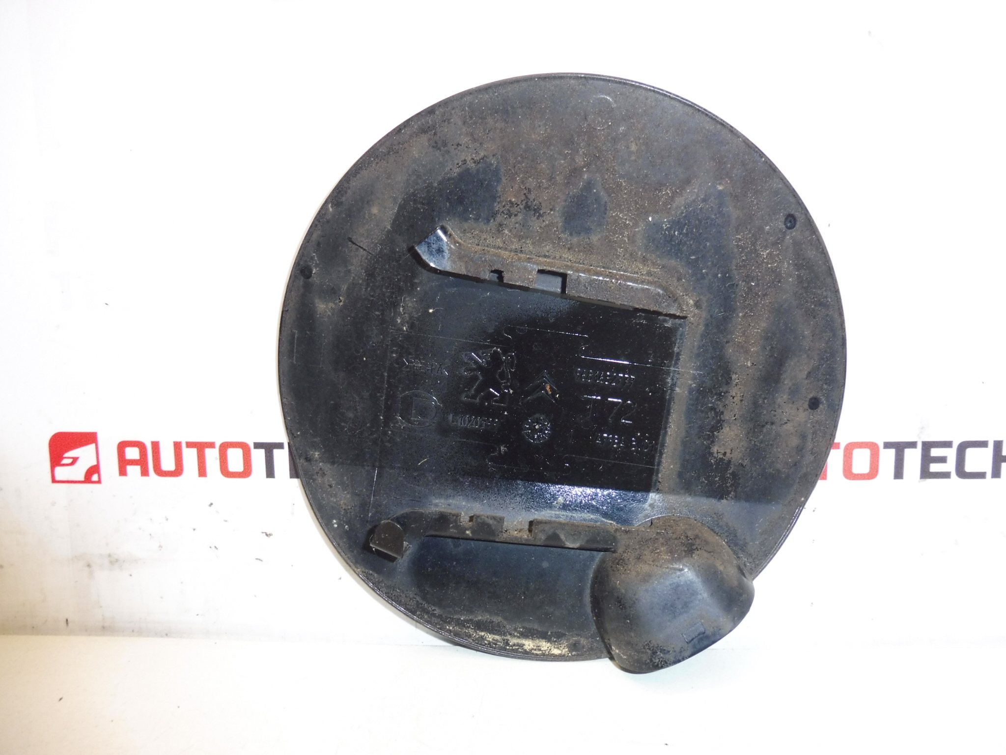 Víčko kryt nádrže KTVD Peugeot 308 9681632777 1517G5 - Obrázek 2