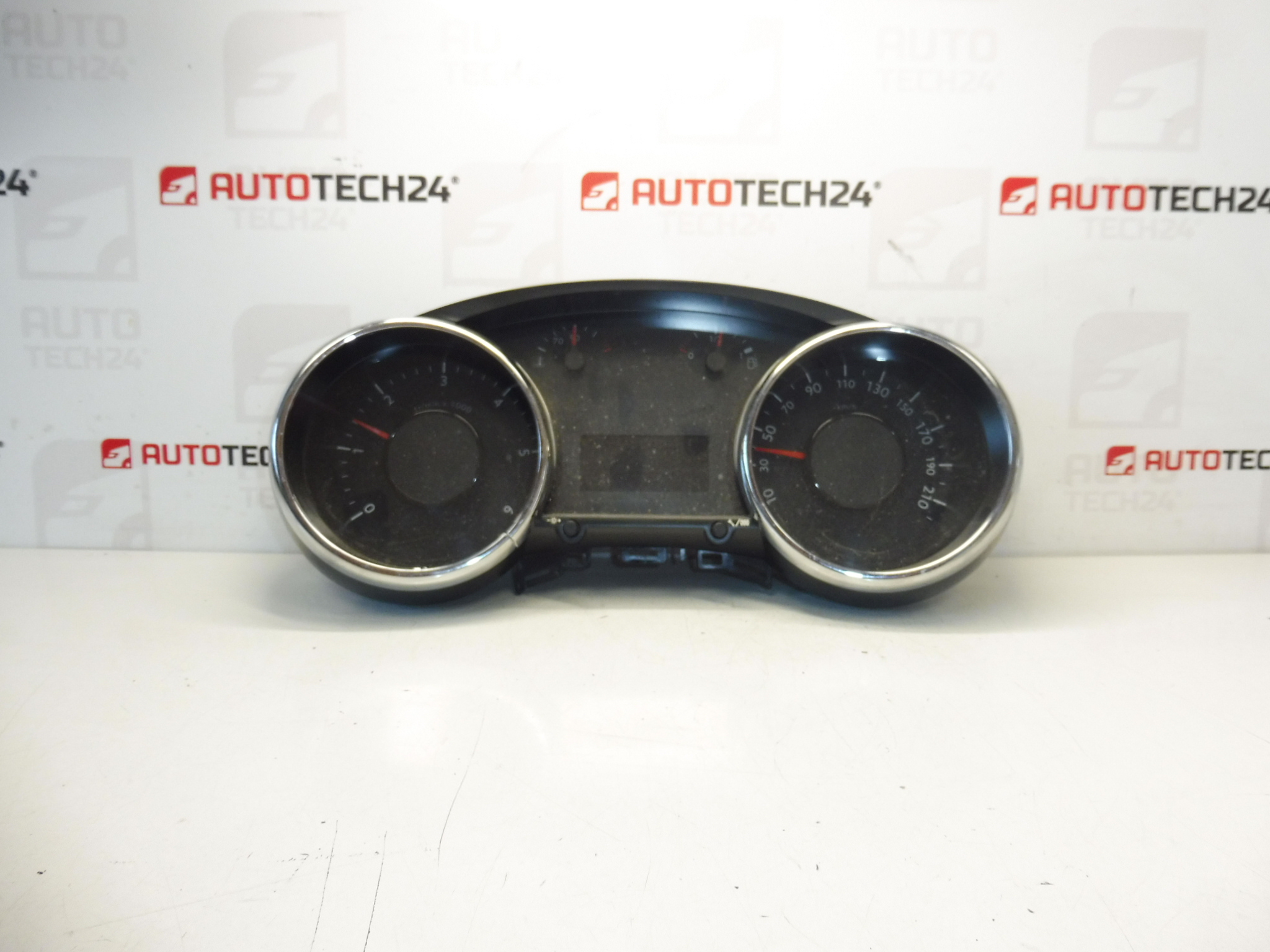 Tachometr 144000km Peugeot 3008 5008 9804210980 980462780
