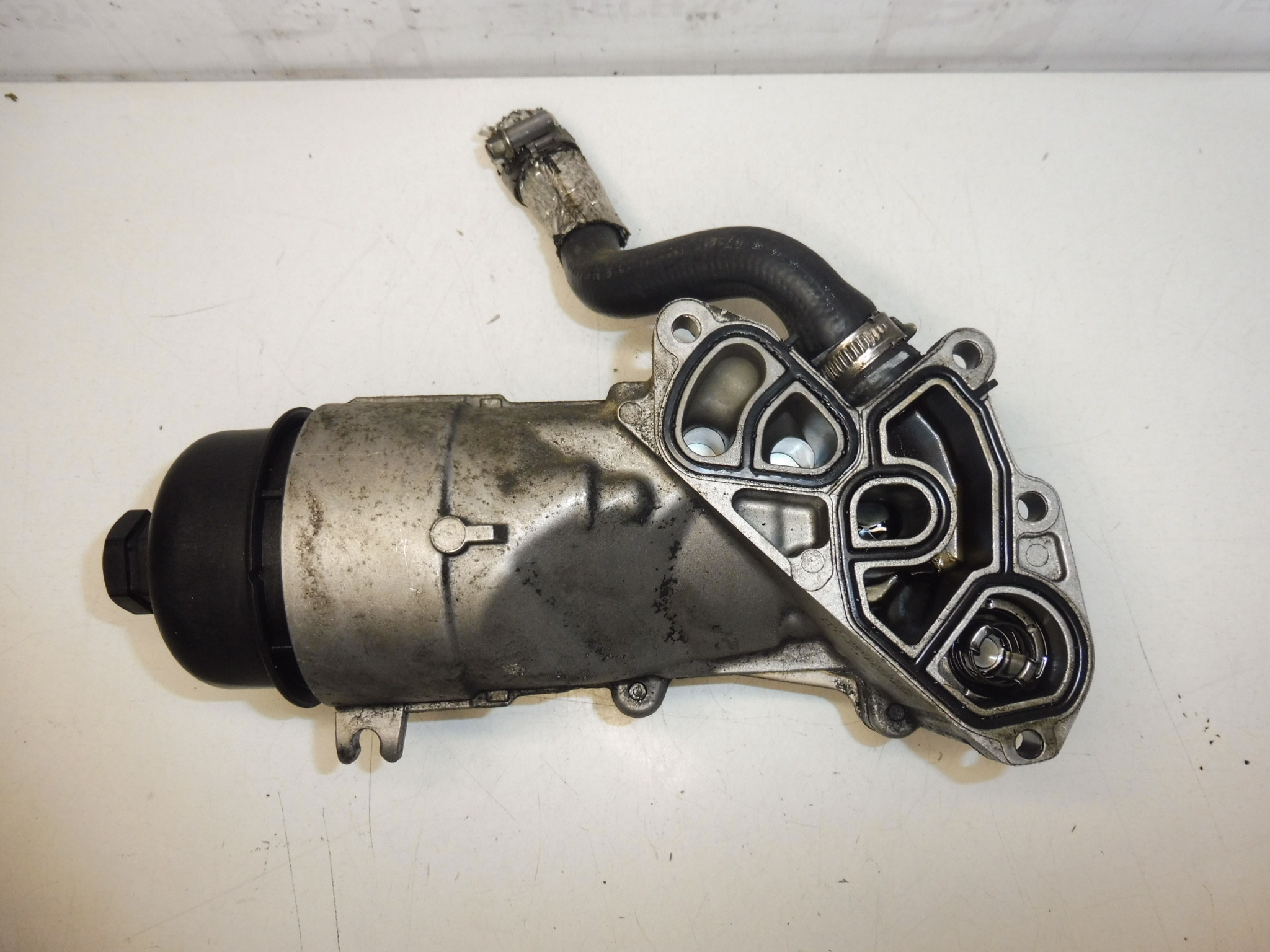 Držák olejového filtru 1.6 HDI Citroën Peugeot 1103N9 - Obrázek 2