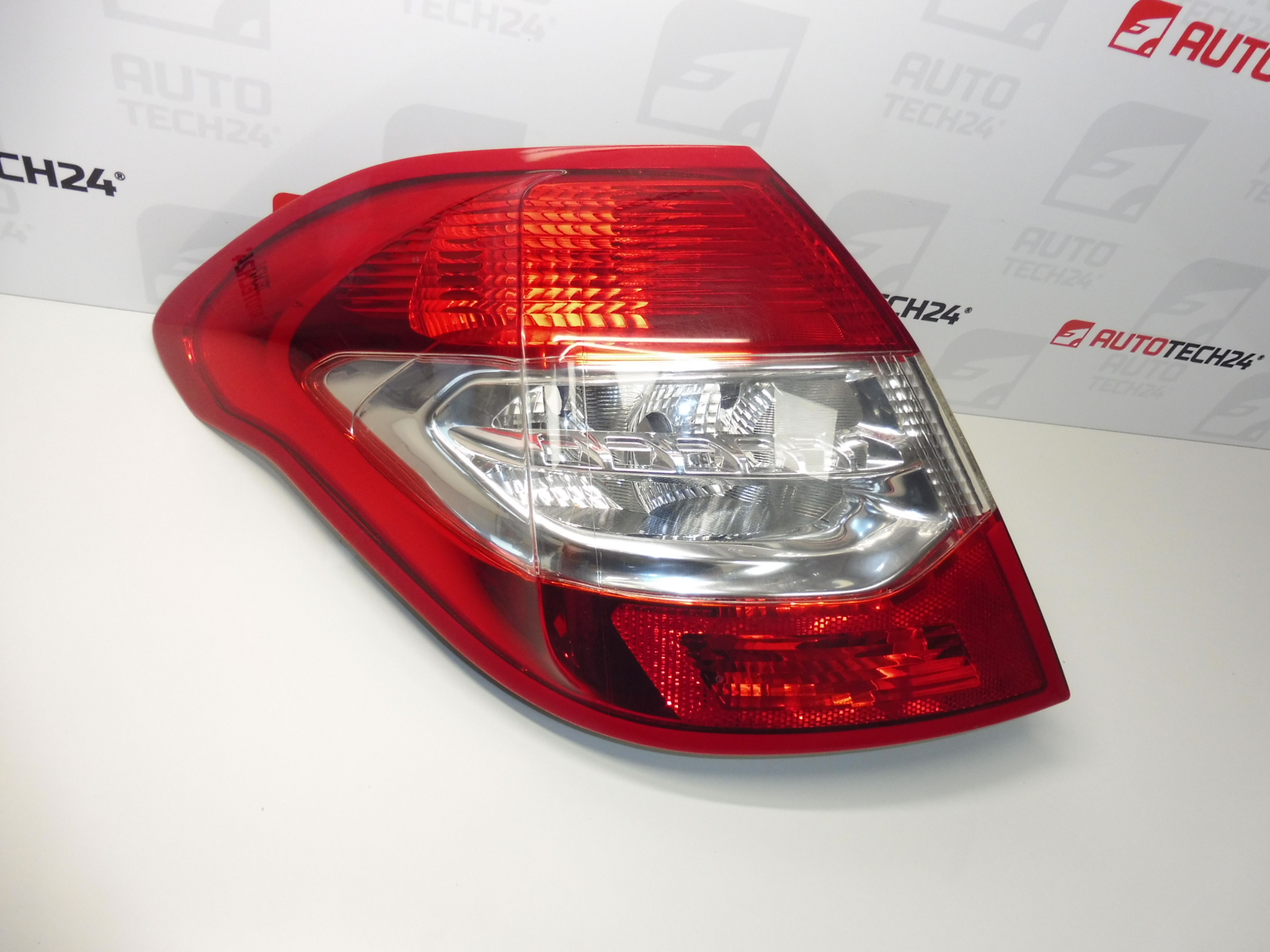 Levé zadní světlo vnější Citroën C4 II 9687312180 6350KS