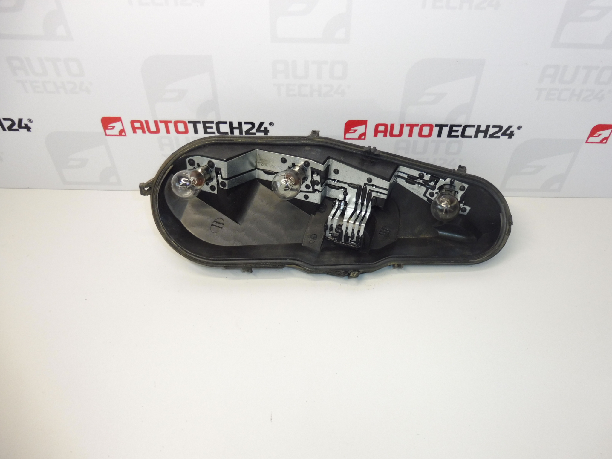 Patice žárovek levé zadní lampy Citroën C1 Peugeot 107 1607990980