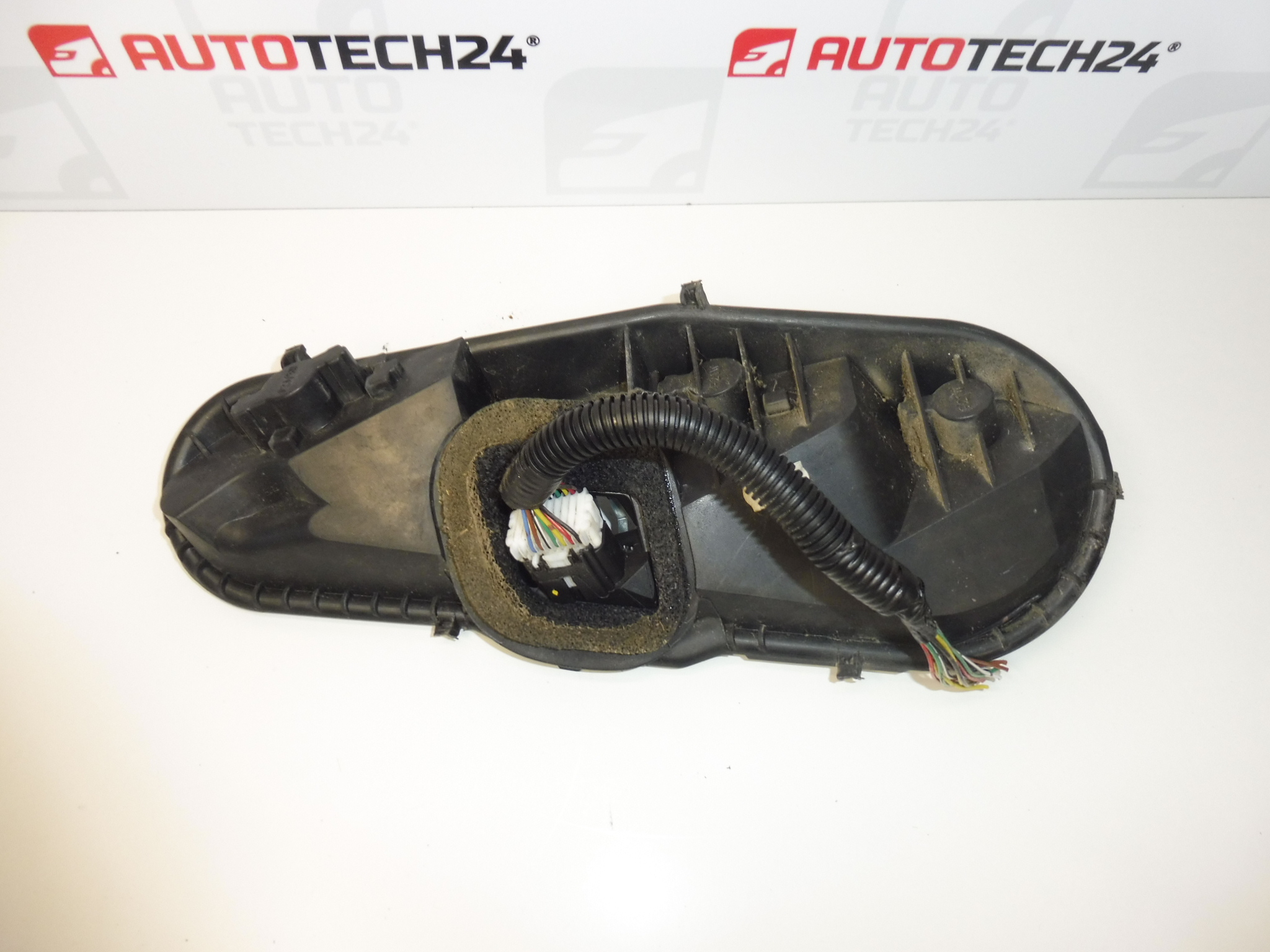 Patice žárovek levé zadní lampy Citroën C1 Peugeot 107 1607990980 - Obrázek 2