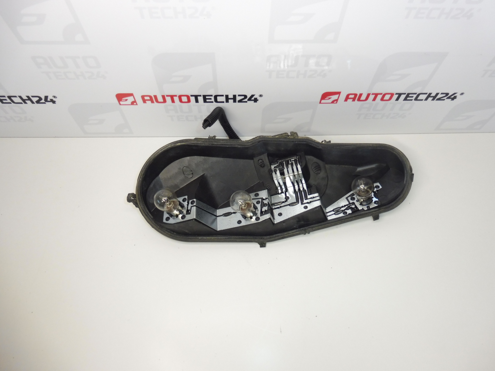 Patice žárovek pravé zadní lampy Citroën C1 Peugeot 107 1607990780