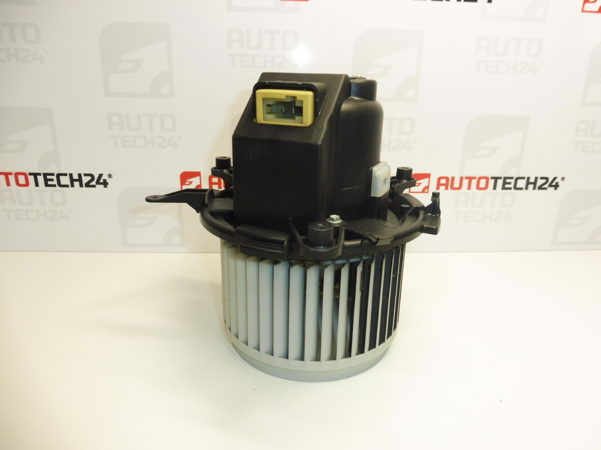 Ventilátor topení Citroën Peugeot 9821292180 9849717380